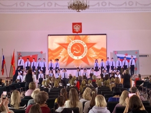 Праздничный концерт в начальной школе, посвящённый Дню Победы